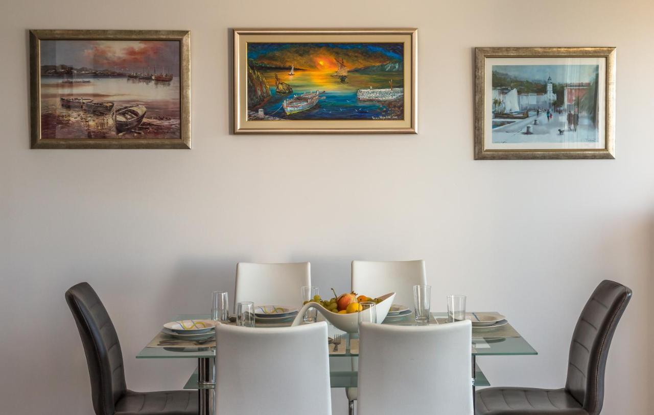 Modern Apartment Omiš Buitenkant foto