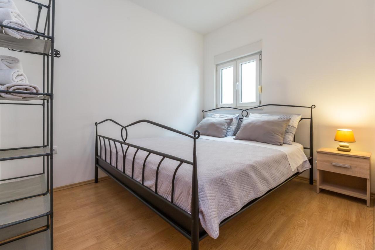 Modern Apartment Omiš Buitenkant foto